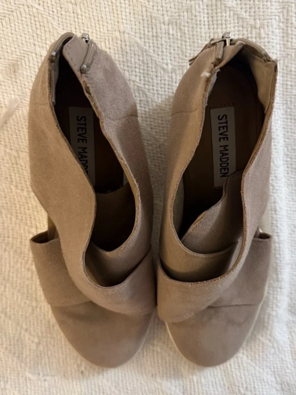 Steve Madden Women’s Size 8 Taupe Suede Open Toe Wedge Sneakers Back Zip